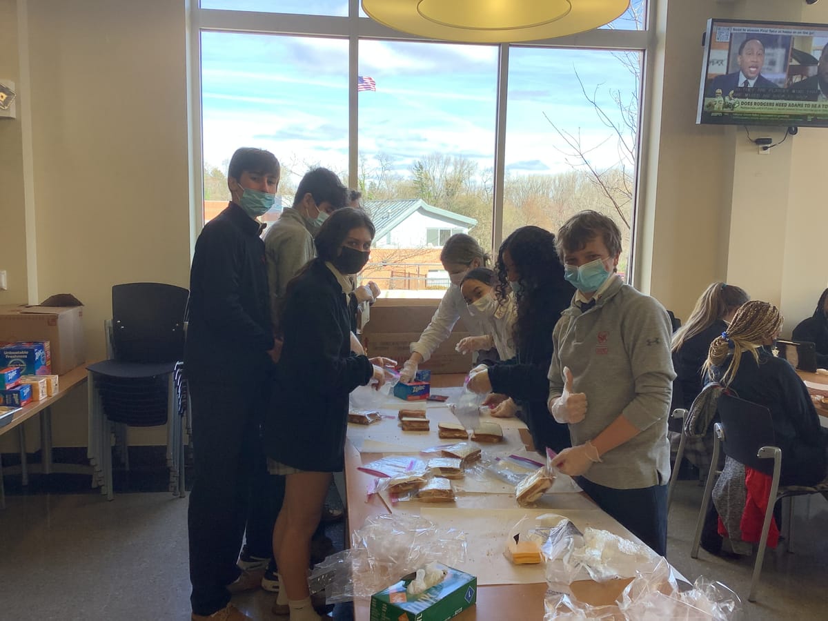 SJC students make sandwiches for PEW