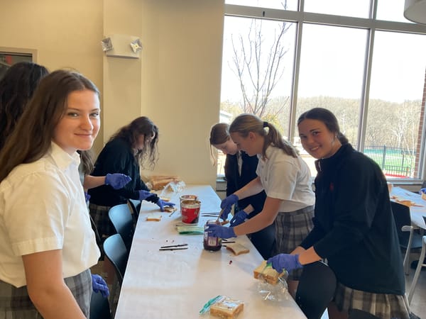 SJC students make sandwiches for Martha’s Table